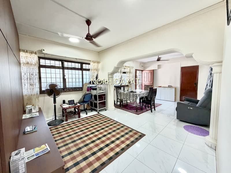 224D COMPASSVALE WALK image 1 of 10