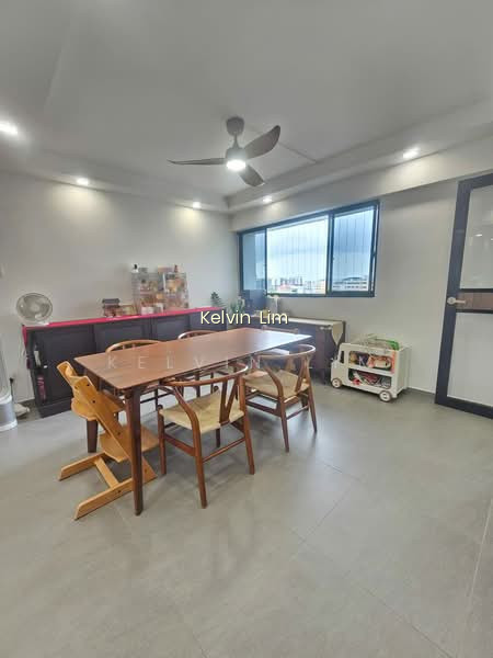 212 SERANGOON AVENUE 4 photo 3