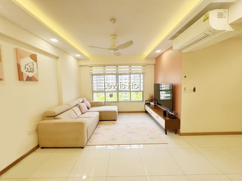 228A PUNGGOL FIELD image 1 of 7