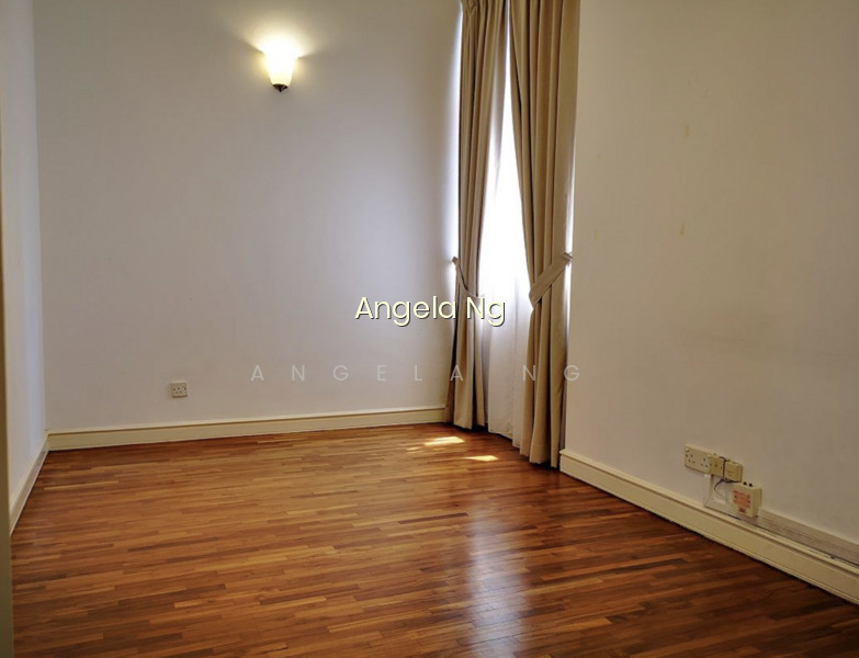 LEONIE CONDOTEL photo 6