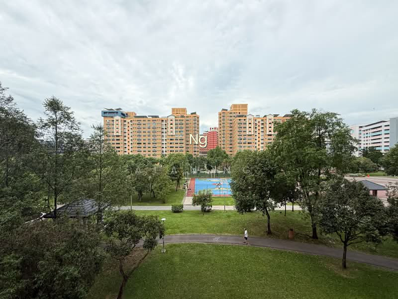 858 TAMPINES AVENUE 5 image 1 of 9