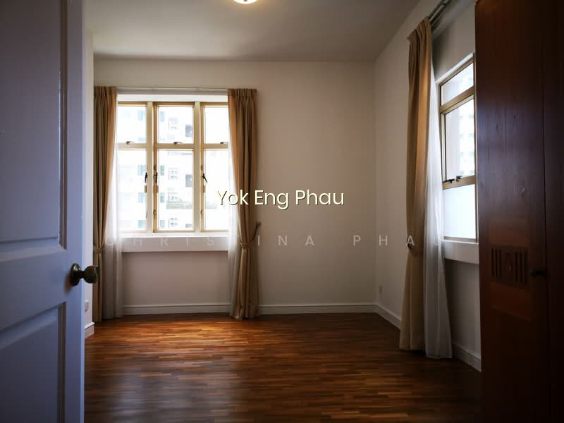 LEONIE CONDOTEL photo 3