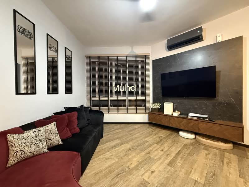 EDELWEISS PARK CONDO image 1 of 9