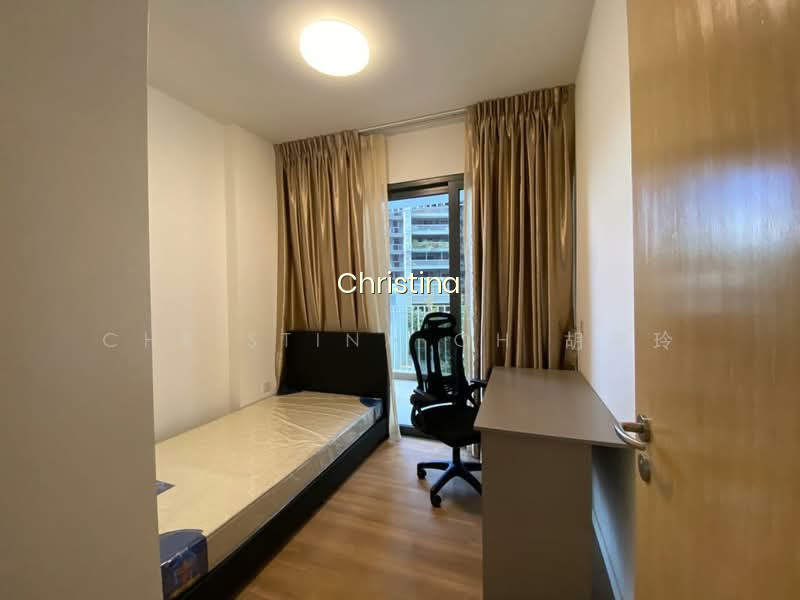THE LAKEFRONT RESIDENCES photo 5