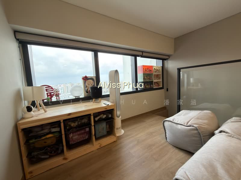 RIVERFRONT RESIDENCES photo 5