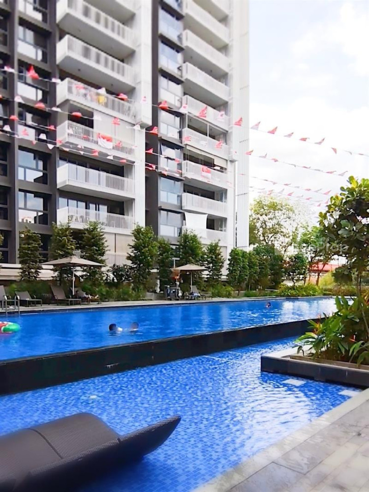 THE LAKEFRONT RESIDENCES photo 2