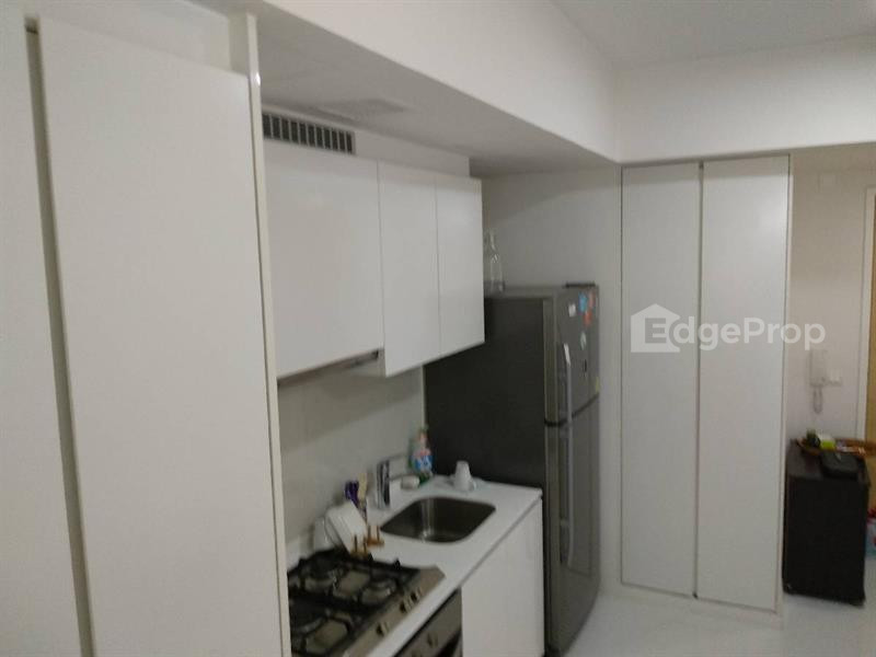 THE LAKEFRONT RESIDENCES photo 5