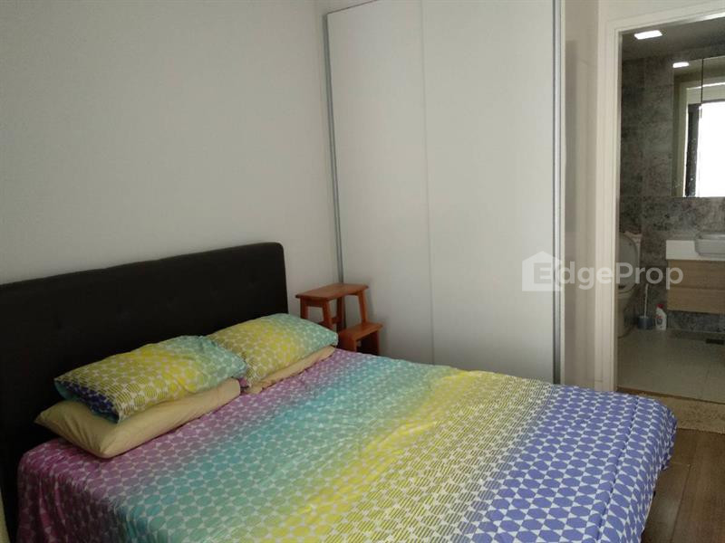 THE LAKEFRONT RESIDENCES photo 6
