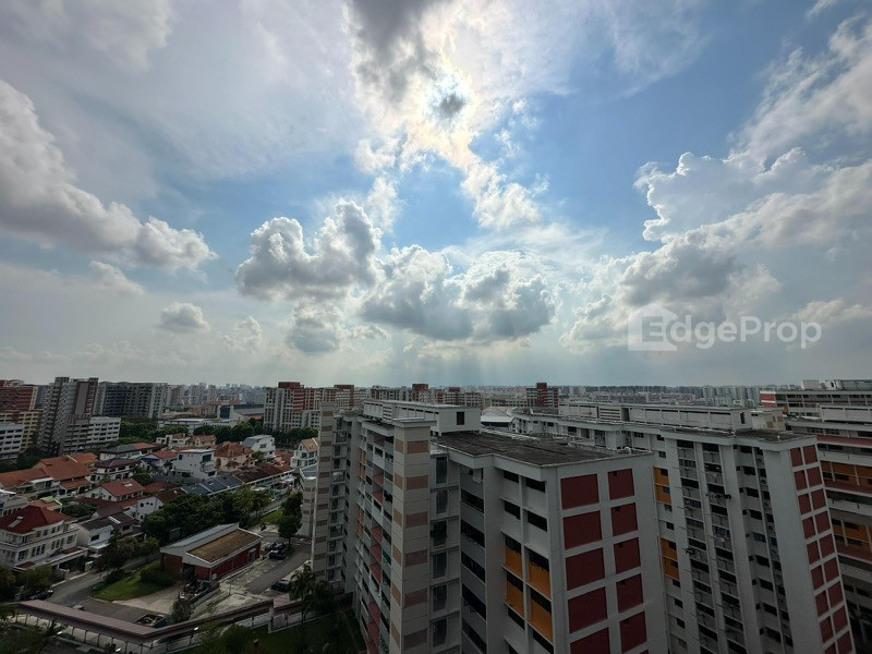 RIVERFRONT RESIDENCES photo 2