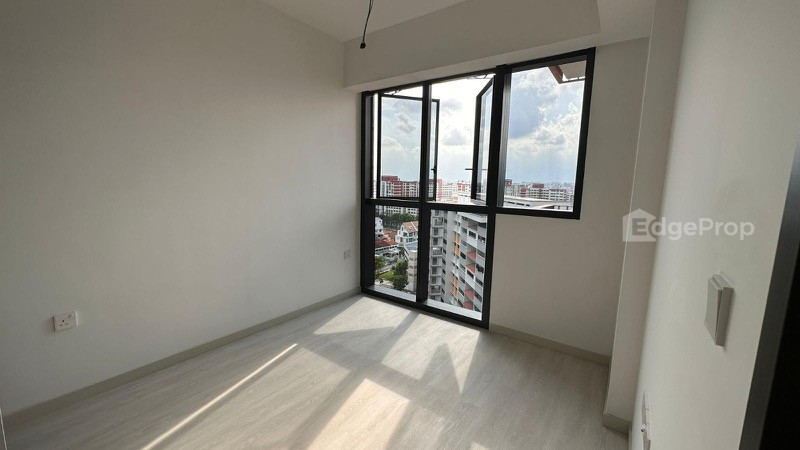 RIVERFRONT RESIDENCES photo 3