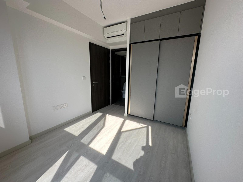 RIVERFRONT RESIDENCES photo 4