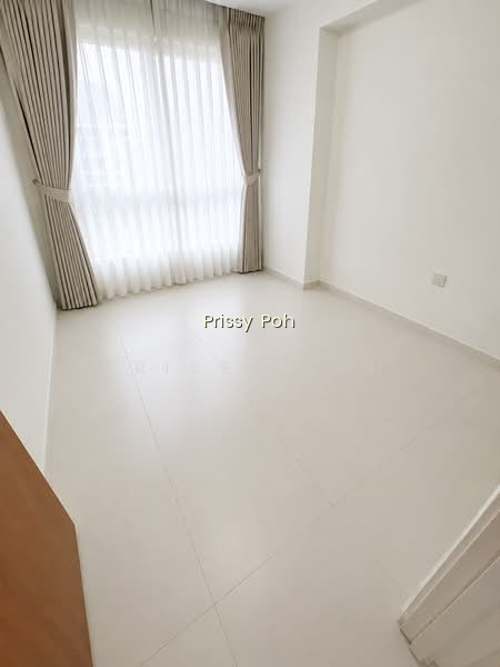 523A TAMPINES CENTRAL 7 image 1 of 8