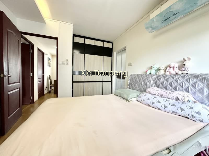 8 CANTONMENT CLOSE photo 3