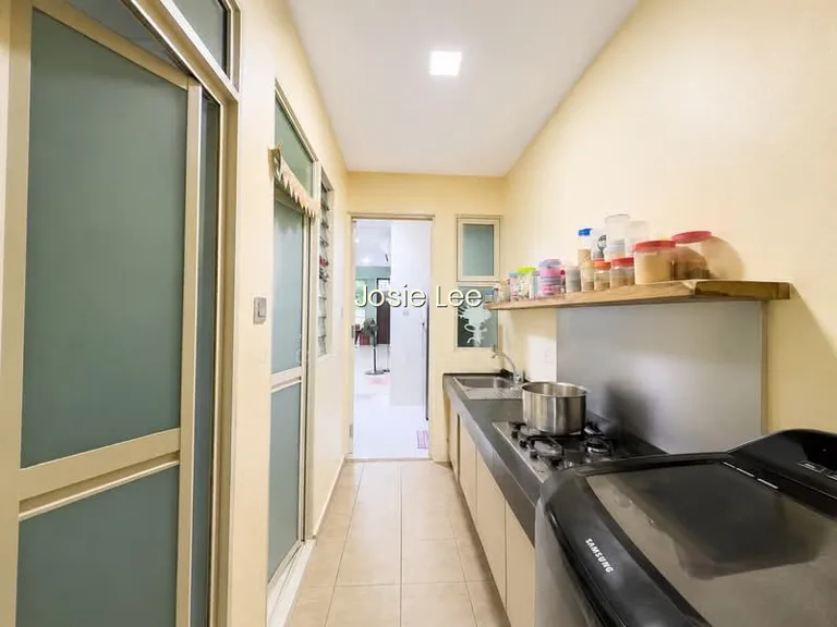 Freehold Corner Terrace Mimosa Walk / Drive / View / Place image 1 of 8
