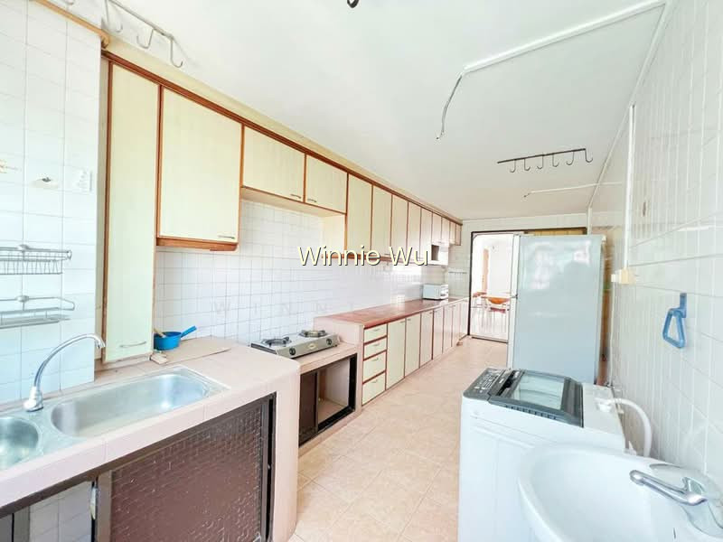 637 HOUGANG AVENUE 8 image 1 of 7