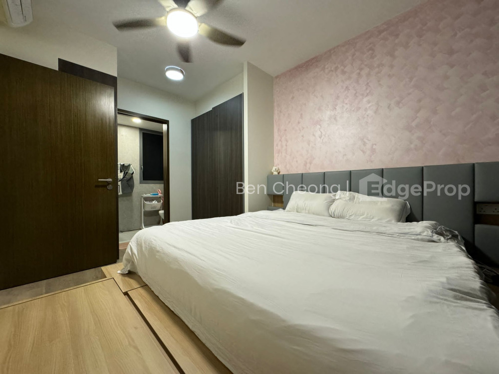 194 CANBERRA DRIVE photo 3