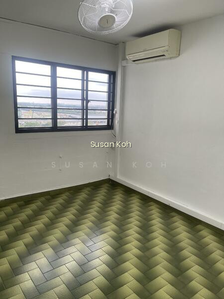 211 BOON LAY PLACE image 1 of 10