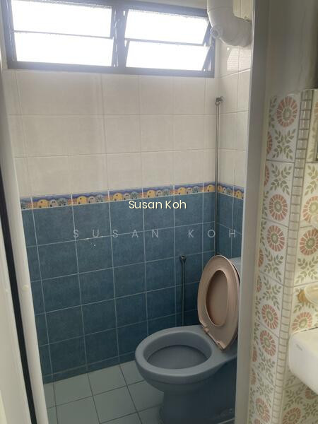 211 BOON LAY PLACE photo 4
