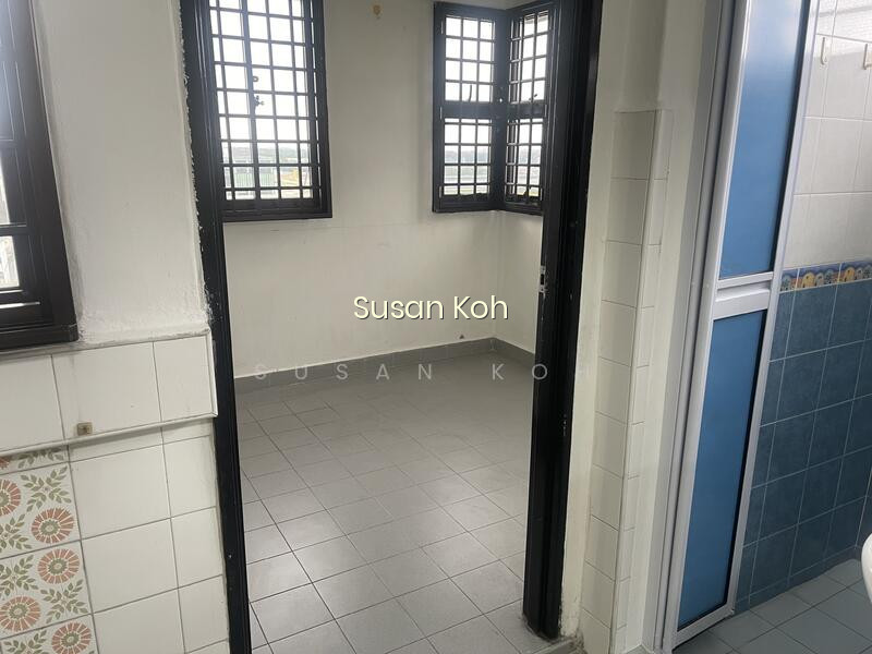 211 BOON LAY PLACE photo 6
