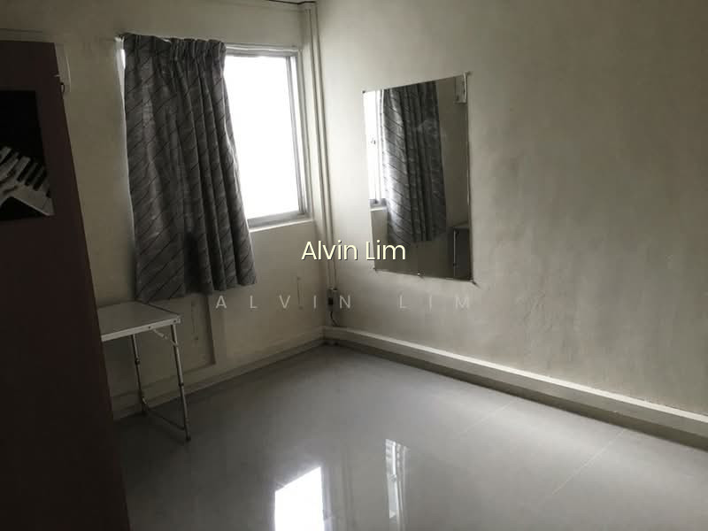 169 STIRLING ROAD photo 2