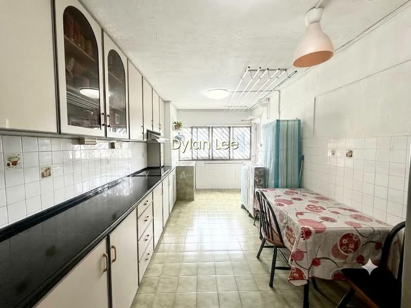 212 ANG MO KIO AVENUE 3 photo 3