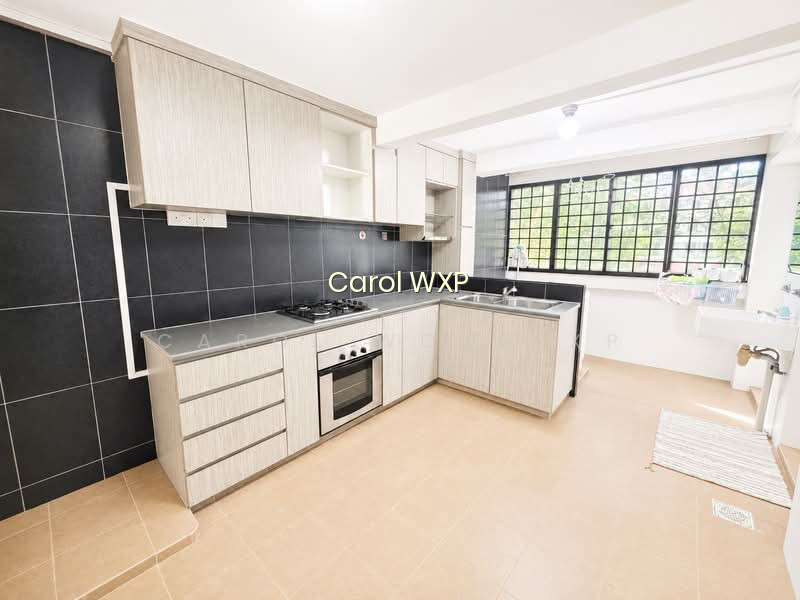 170 STIRLING ROAD photo 5