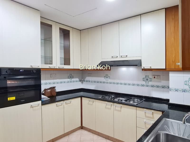 Fifth Avenue Condominium photo 3