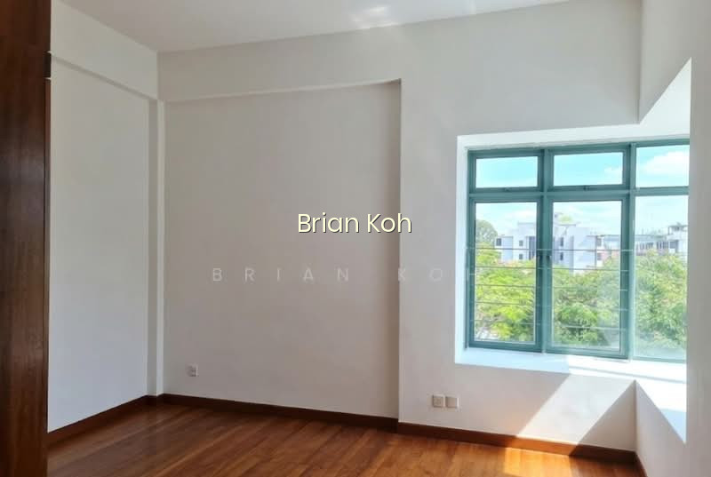 Fifth Avenue Condominium photo 4