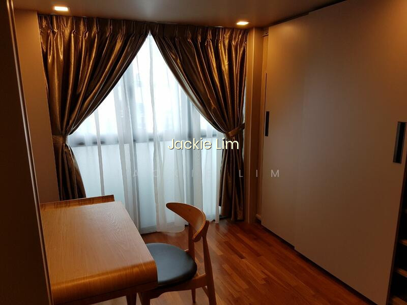 J GATEWAY photo 3