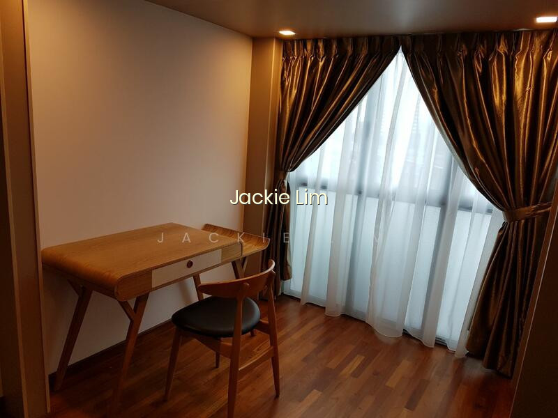 J GATEWAY photo 4