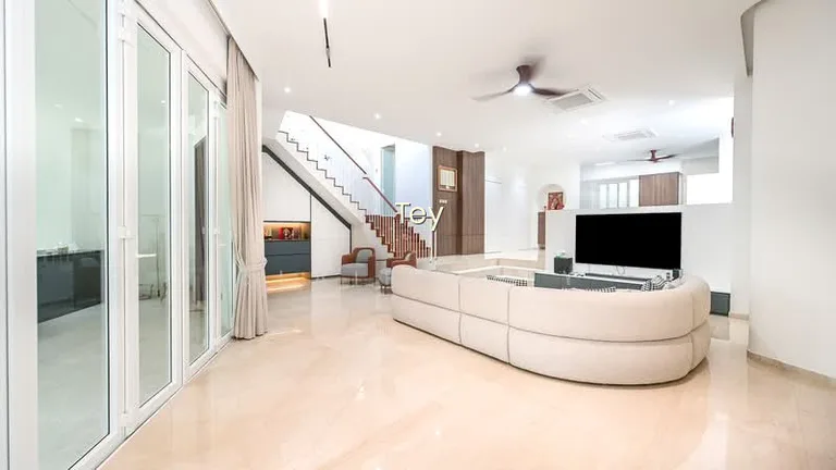 Modern Fh Semi D at D16 Lucky Heights Estate | 5 Beds | 6 Baths | Move-In Ready image 1 of 6