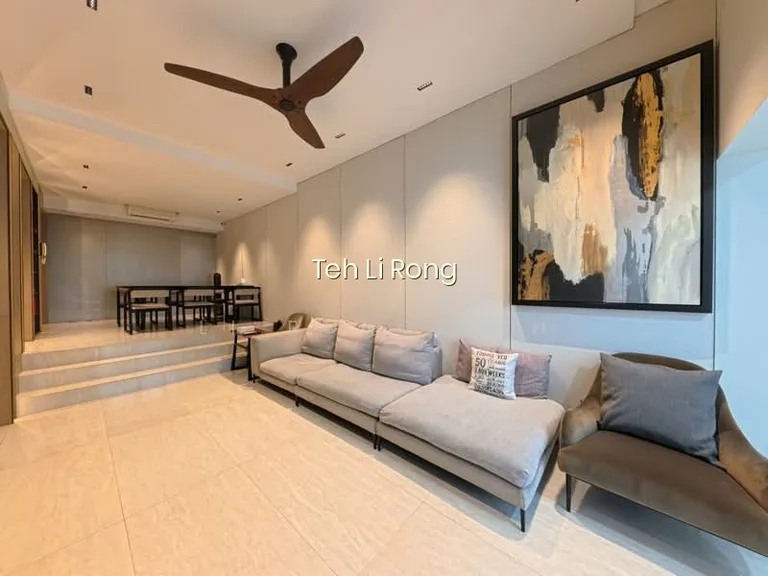 Wow Showflat Look Alike Move in Condition Fh Landed. Almost Sold! image 1 of 10