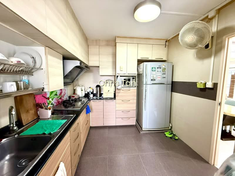 882 WOODLANDS STREET 82 photo 5