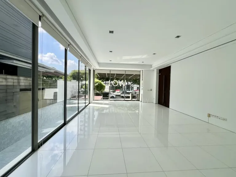 3 Storey Bungalow With 5 Bedrooms Ensuite + 1 Family Area + 1 Helpers Room En-Suite image 1 of 10