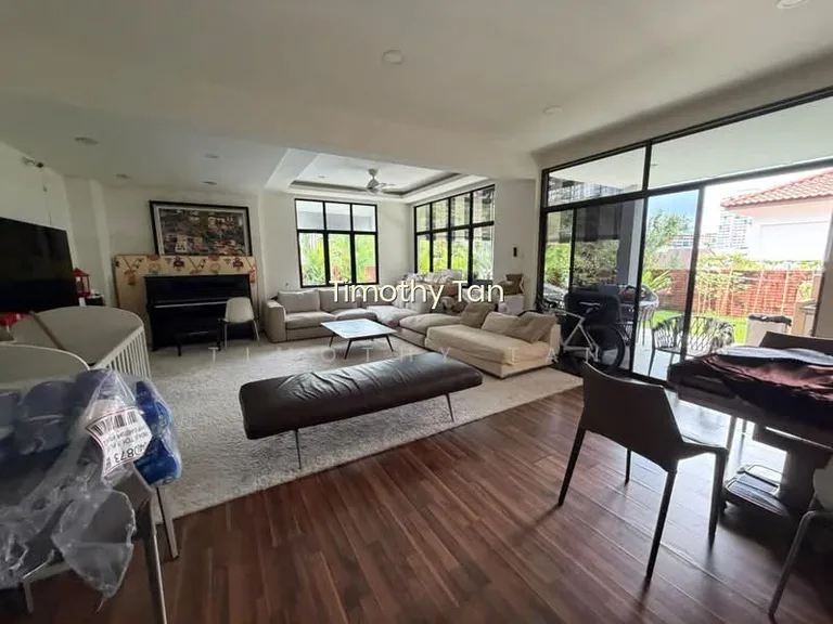 Exclusive Hillside Bungalow @ Phoenix Avenue image 1 of 4