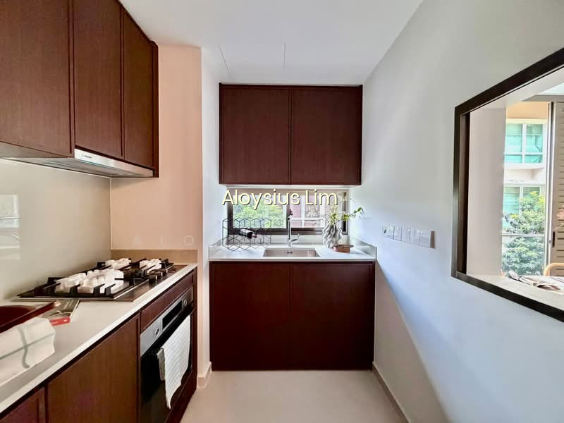 UNDERVALUED BRAND NEW FREEHOLD MOVE IN READY APARTMENT photo 2