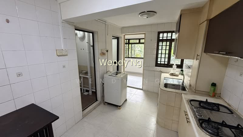 105 HENDERSON CRESCENT photo 3