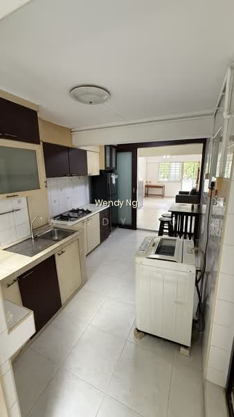 105 HENDERSON CRESCENT photo 4