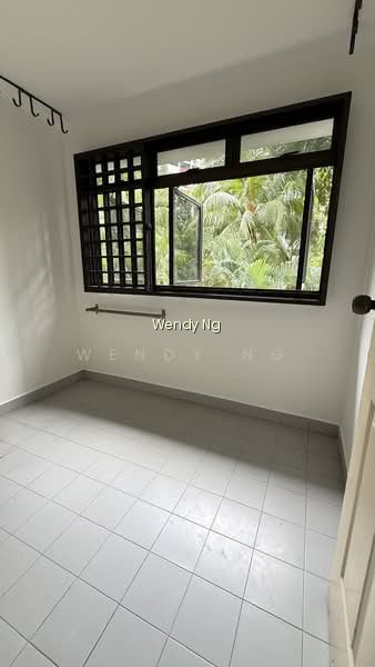 105 HENDERSON CRESCENT photo 5