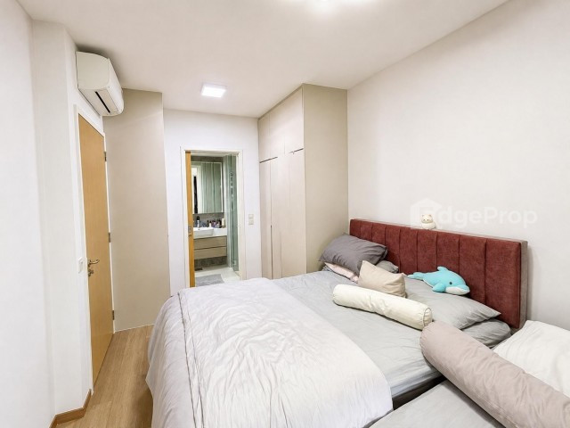 THE LAKEFRONT RESIDENCES photo 4