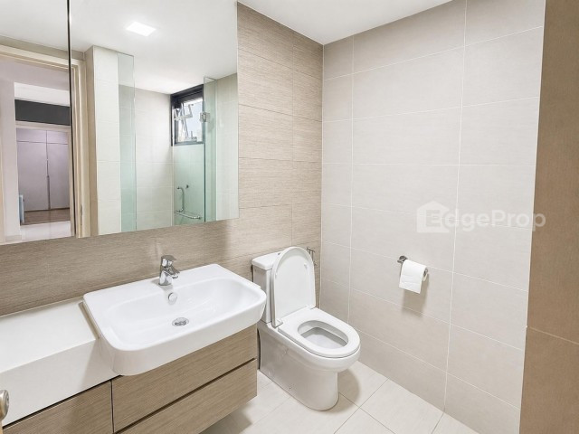 THE LAKEFRONT RESIDENCES photo 6