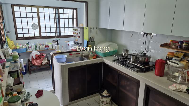 329 SEMBAWANG CLOSE photo 2