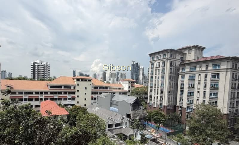 FREEHOLD. SPACIOUS. SELLING VACANT. MINS TO MRT STATION image 1 of 5