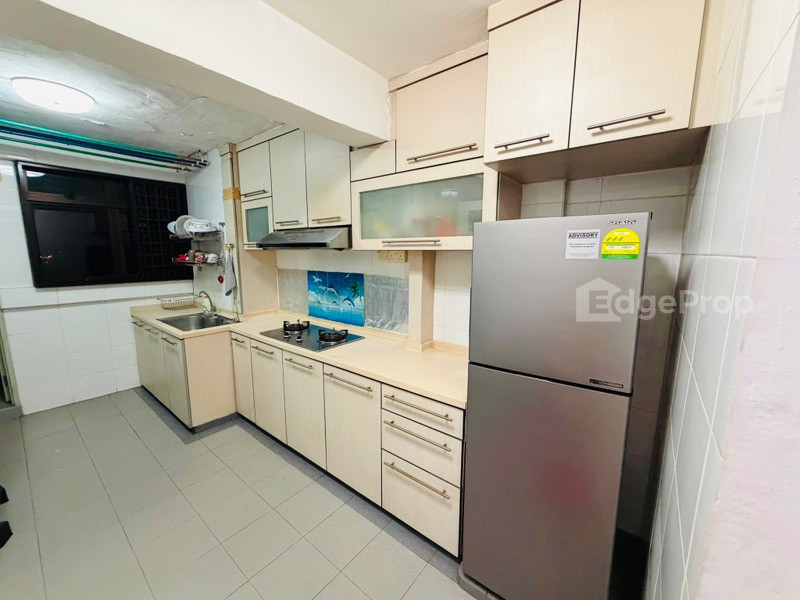 211 BOON LAY PLACE photo 4