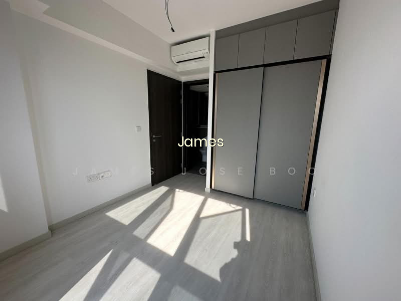 RIVERFRONT RESIDENCES photo 4