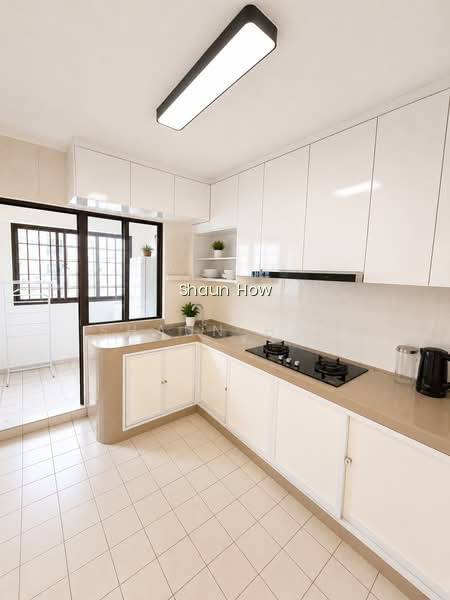 324 SEMBAWANG CLOSE photo 2