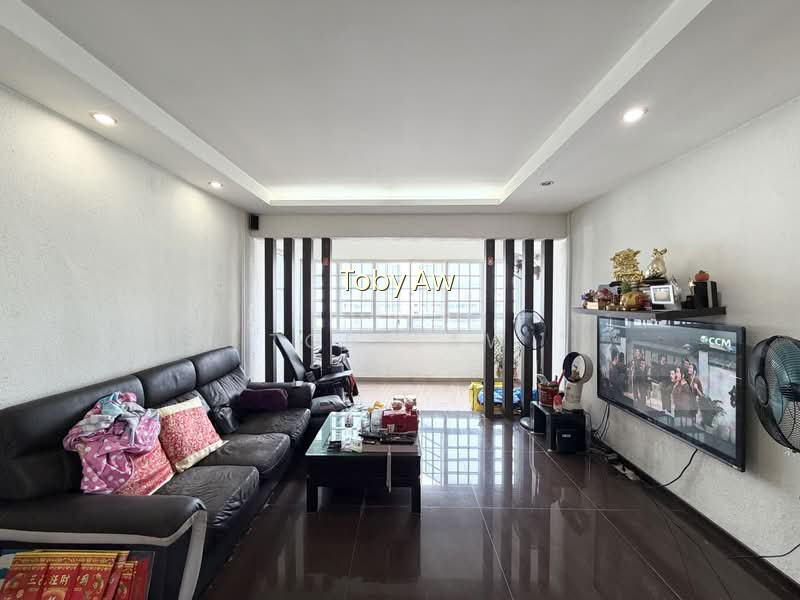 408 HOUGANG AVENUE 10 image 1 of 5