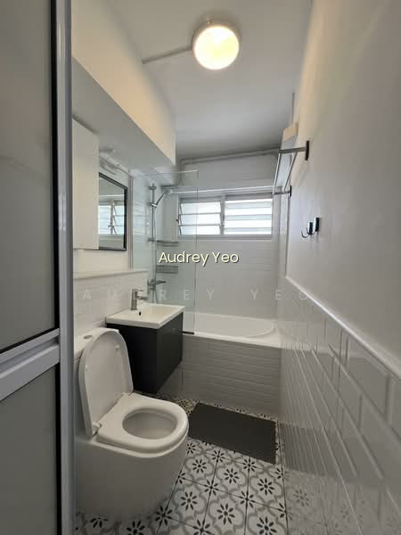 450G TAMPINES STREET 42 photo 3
