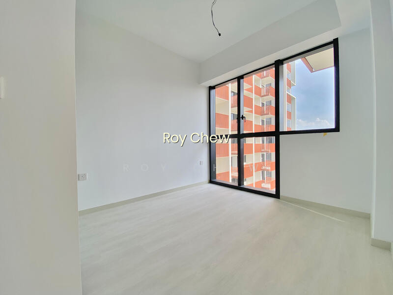 RIVERFRONT RESIDENCES photo 2