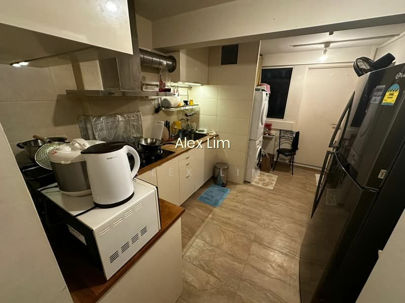 215 BOON LAY PLACE photo 4